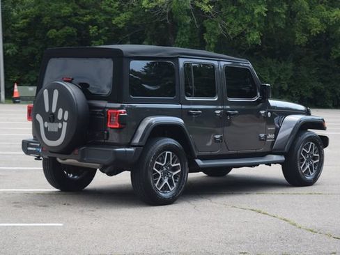 Used 2024 Jeep Wrangler Unlimited Sahara w/ Technology Group AWD/4WD image 25