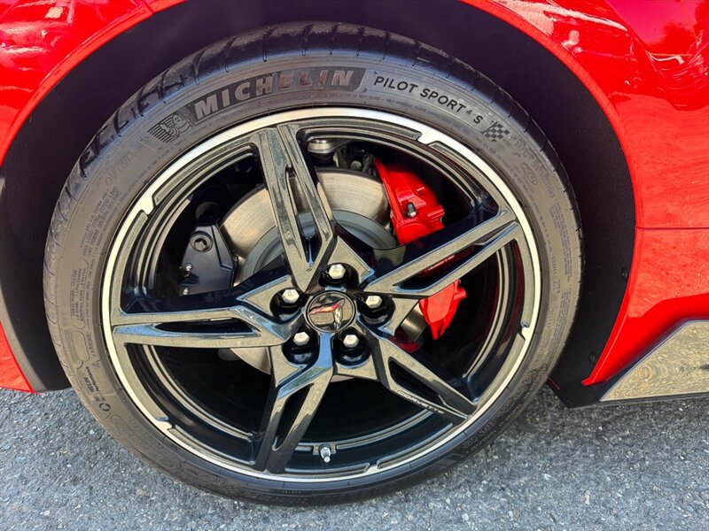 Used 2021 Chevrolet Corvette Stingray Premium Cpe w/ Z51 Performance Package RWD image 26