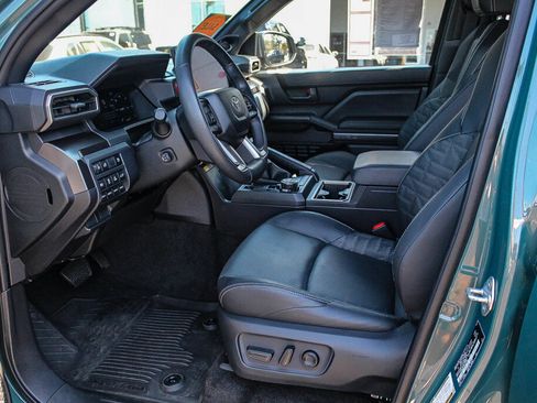 Used 2025 Toyota 4Runner TRD Off-Road Premium AWD/4WD image 10