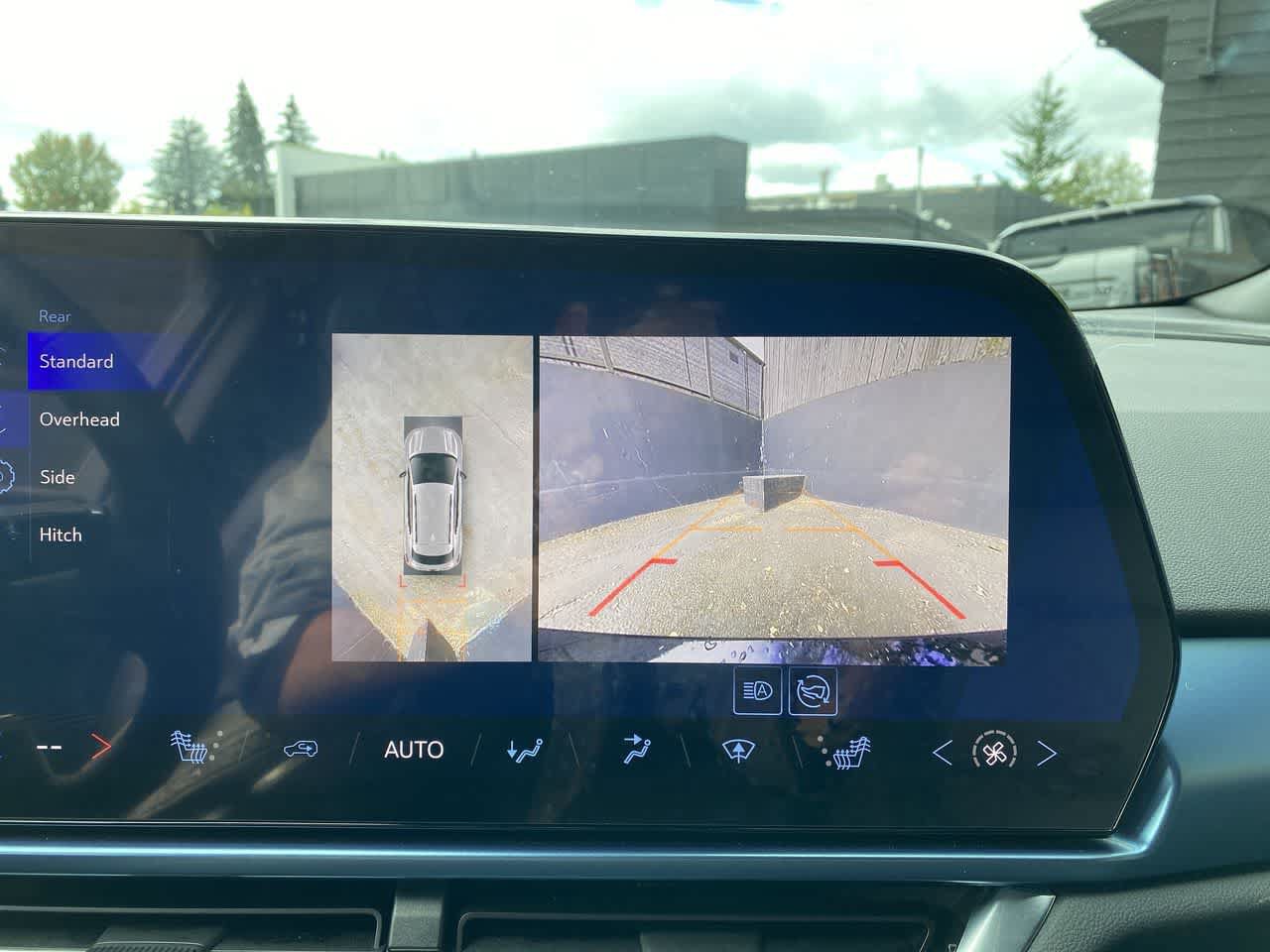 Used 2024 Chevrolet Equinox EV LT FWD image 24