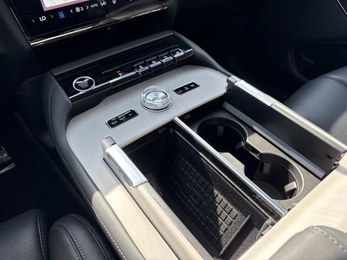 New 2026 Lincoln Navigator Premiere AWD/4WD image 29