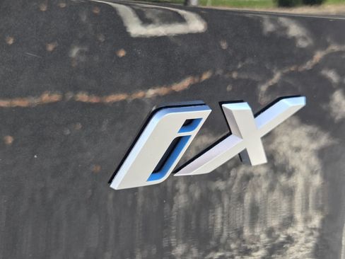 Used 2024 BMW iX xDrive50 w/ Sport Package AWD/4WD image 17