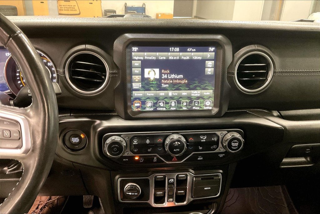 Used 2022 Jeep Gladiator Overland w/ Popular Equipment Package AWD/4WD image 16