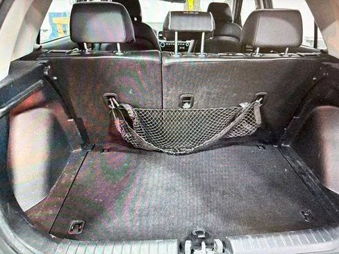 Used 2023 Hyundai Venue Limited w/ Cargo Package FWD image 6