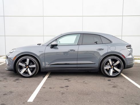 Certified 2025 Porsche Macan Electric image 2