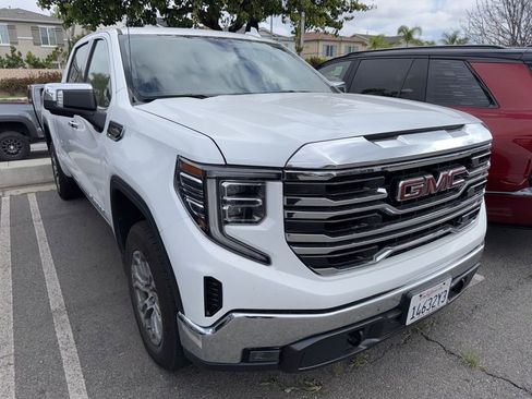 Used 2025 GMC Sierra 1500 SLT image 3