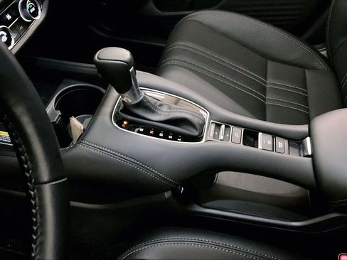 Used 2025 Honda HR-V EX-L image 16