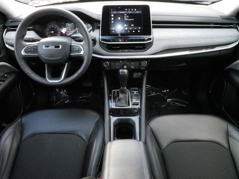 Used 2022 Jeep Compass Latitude image 10