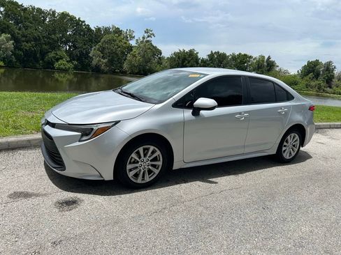 Used 2024 Toyota Corolla LE FWD image 2