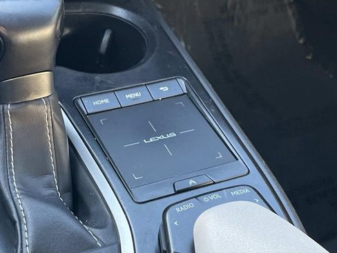 Used 2019 Lexus UX 200 image 32