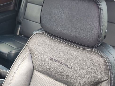 Used 2022 GMC Yukon XL Denali AWD/4WD image 24