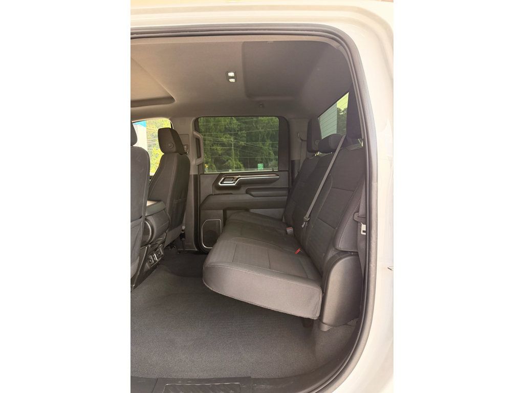 Used 2025 Chevrolet Silverado 2500 LT AWD/4WD image 15