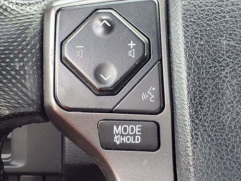 Used 2016 Toyota Tacoma TRD Sport image 16