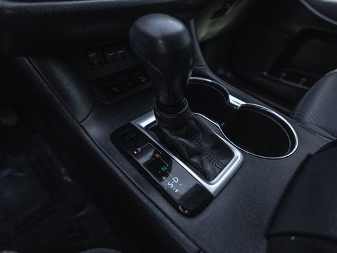 Used 2019 Toyota Highlander LE AWD/4WD image 18