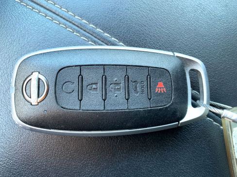 Used 2025 Nissan Pathfinder SV image 23