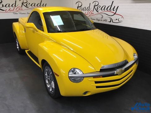 Used 2003 Chevrolet SSR w/ Preferred Equipment Group image 13