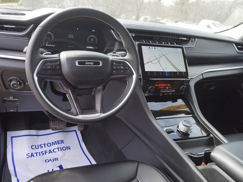 Used 2023 Jeep Grand Cherokee Limited image 15