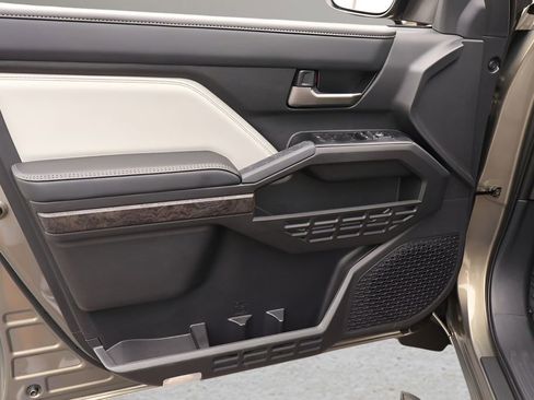 Certified 2026 Toyota Tacoma Limited AWD/4WD image 9