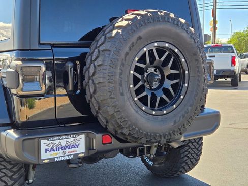 Used 2023 Jeep Wrangler Unlimited Sahara AWD/4WD image 5