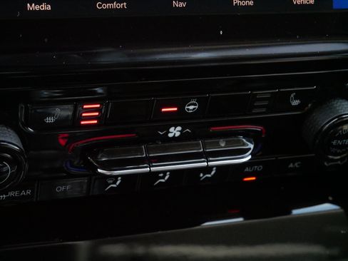 Used 2023 Jeep Grand Cherokee Limited w/ Black Appearance Package image 28