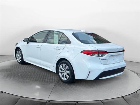 Used 2021 Toyota Corolla LE image 3