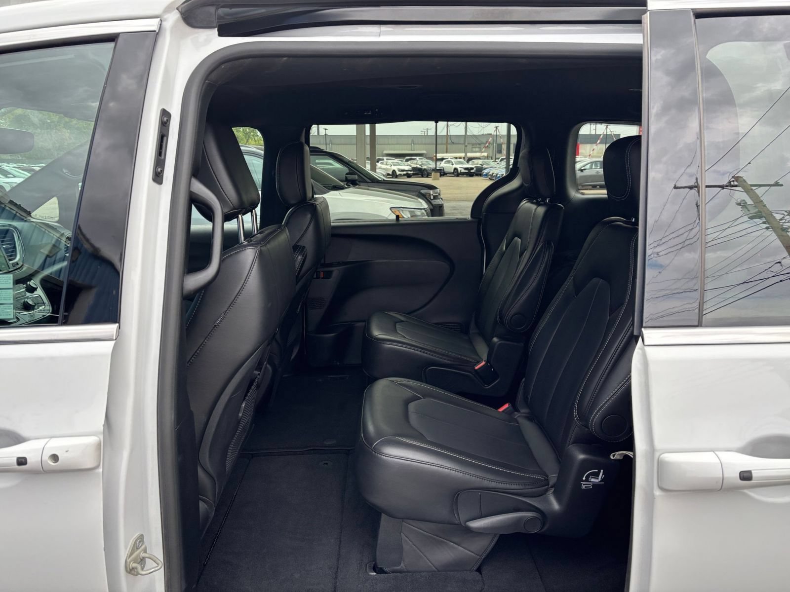 Used 2025 Chrysler Pacifica Select FWD image 28