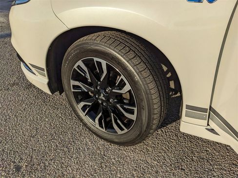 Used 2018 Mitsubishi Outlander GT image 39