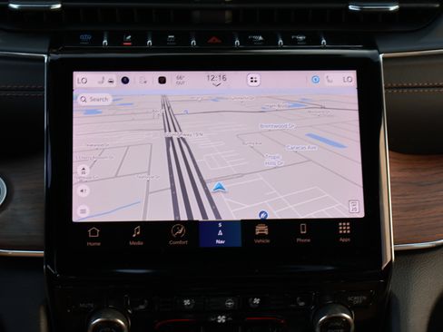 Used 2023 Jeep Grand Cherokee Summit image 3