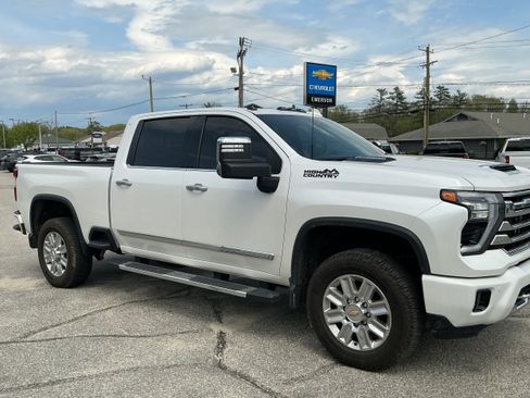 Used 2024 Chevrolet Silverado 3500 High Country w/ LPO, Dark Essentials Package AWD/4WD image 2