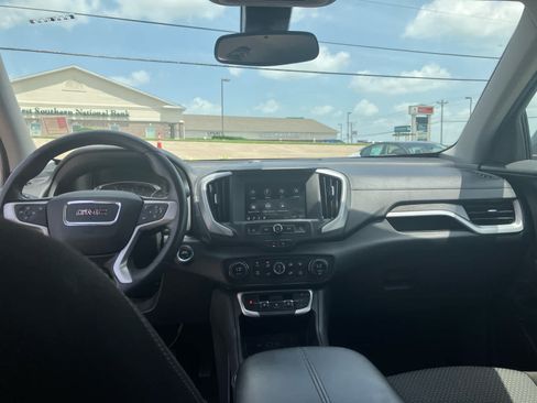 Used 2024 GMC Terrain SLE w/ Driver Convenience Package FWD image 32