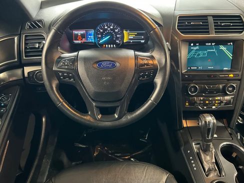 Used 2018 Ford Explorer XLT w/ Equipment Group 202A image 16