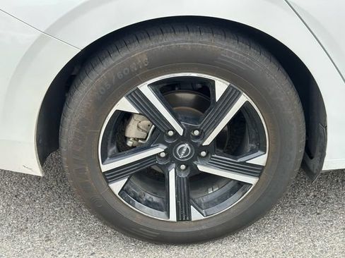 Used 2024 Nissan Sentra SV FWD image 14