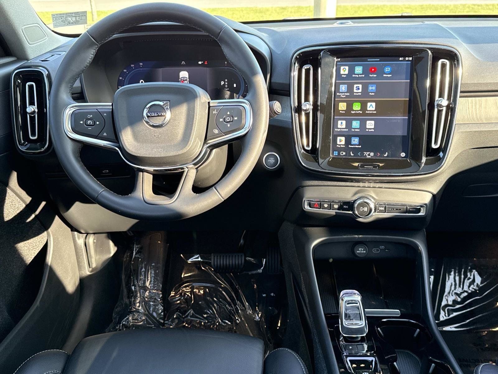 Used 2024 Volvo XC40 B5 Plus AWD/4WD image 2
