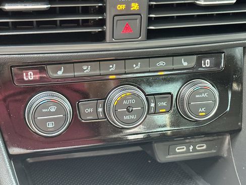 Used 2024 Volkswagen Jetta SE FWD image 18