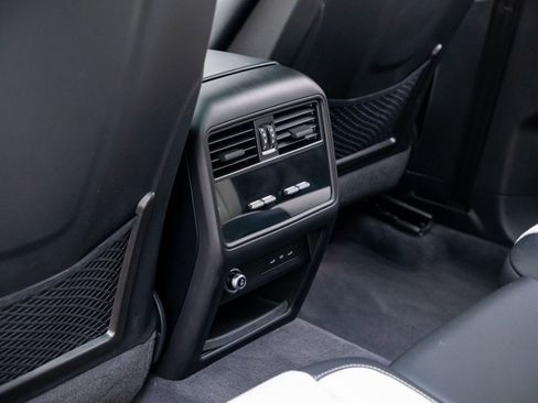 Certified 2025 Porsche Cayenne Coupe AWD/4WD image 18