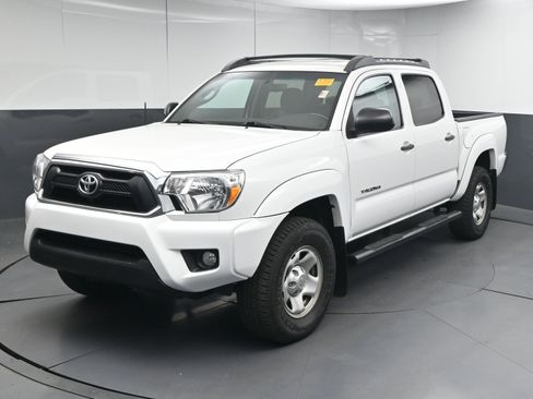 Used 2014 Toyota Tacoma Base image 4