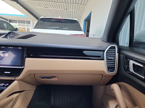 Used 2020 Porsche Cayenne AWD/4WD image 33