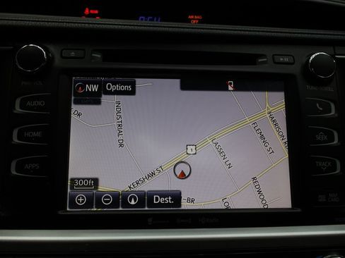 Used 2019 Toyota Highlander XLE AWD/4WD image 22