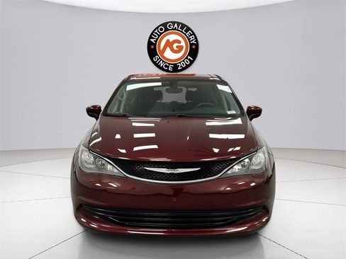 Used 2017 Chrysler Pacifica Touring w/ Tire & Wheel Group image 2