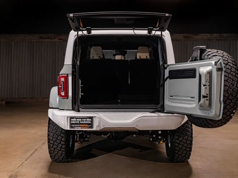 Used 2023 Ford Bronco Heritage Edition AWD/4WD image 9