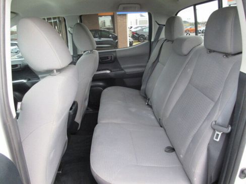 Used 2017 Toyota Tacoma SR5 image 21