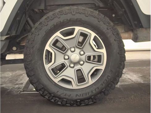 Used 2020 Jeep Gladiator Overland image 12