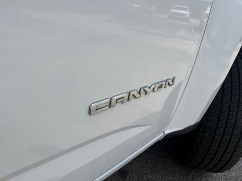 Used 2018 GMC Canyon SLT w/ Driver Alert Package AWD/4WD image 3