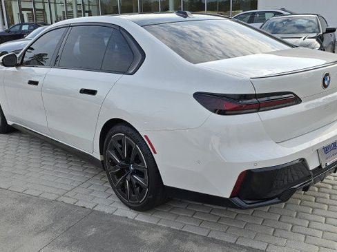 Certified 2023 BMW 740i image 7