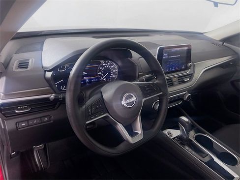 Used 2023 Nissan Altima 2.5 SV image 10