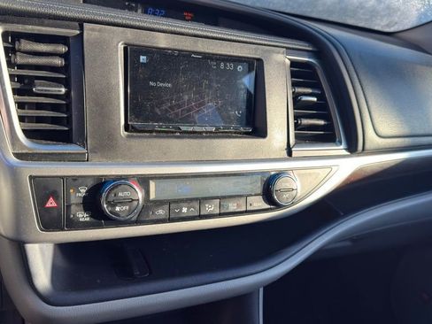 Used 2014 Toyota Highlander Limited image 12