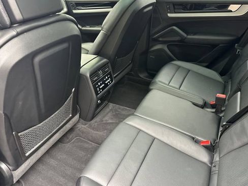 Used 2024 Porsche Cayenne AWD/4WD image 11