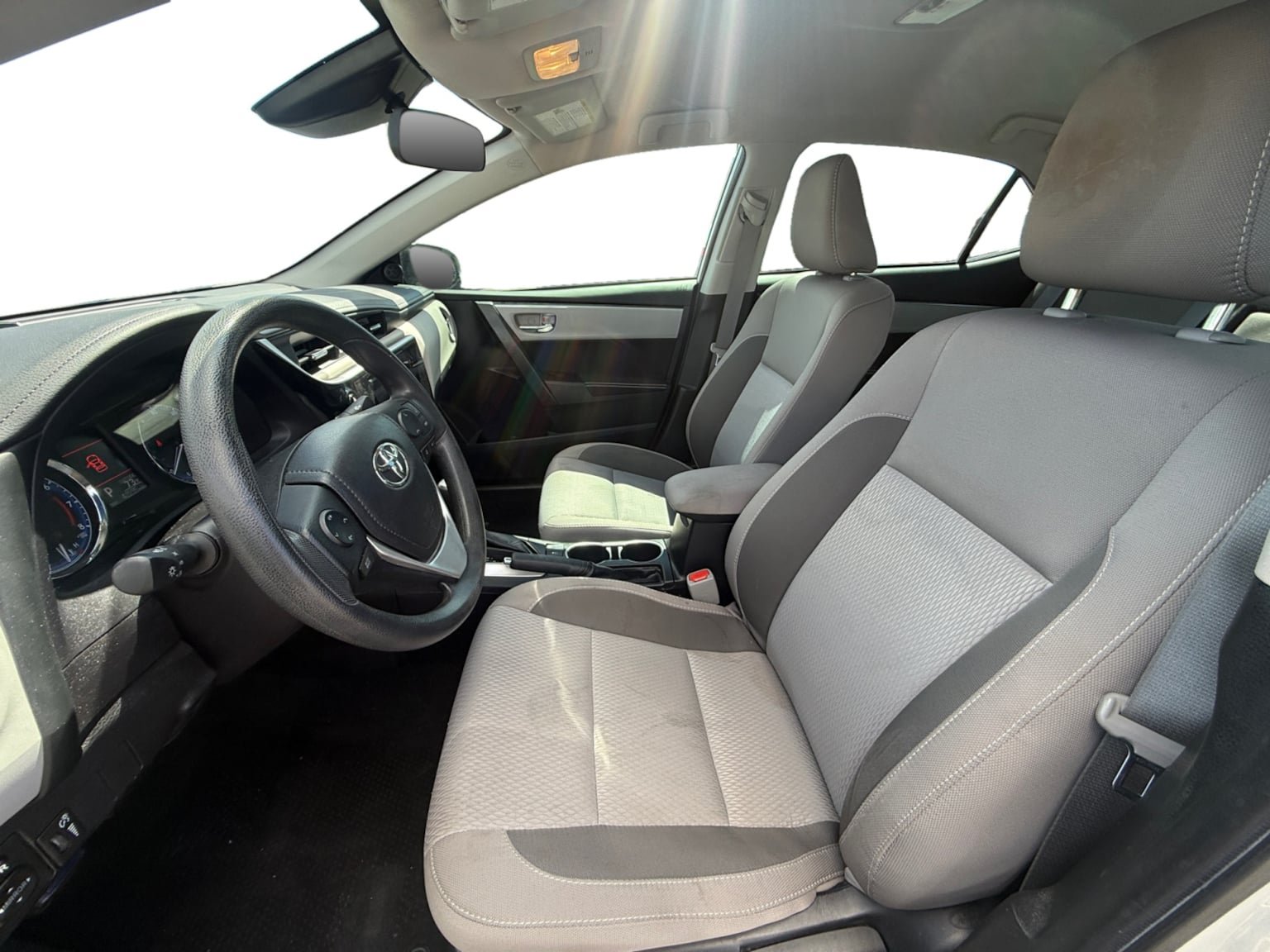 Used 2019 Toyota Corolla LE w/ Carpet Mat Package (TMS) FWD image 10