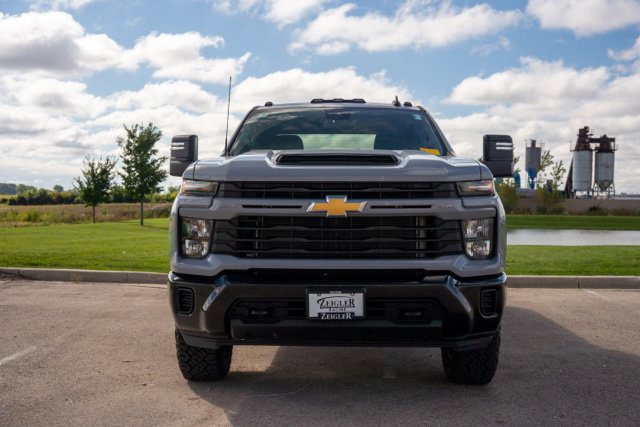Used 2024 Chevrolet Silverado 2500 Custom w/ Custom Value Package AWD/4WD image 2