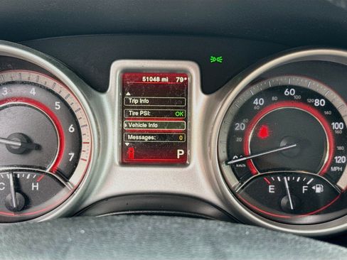 Used 2019 Dodge Journey SE w/ Connectivity Group FWD image 9